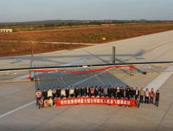 我国大型太阳能无人机启明星50首飞成功